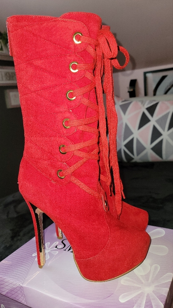 Alba Woman's Red Lace Up Boots